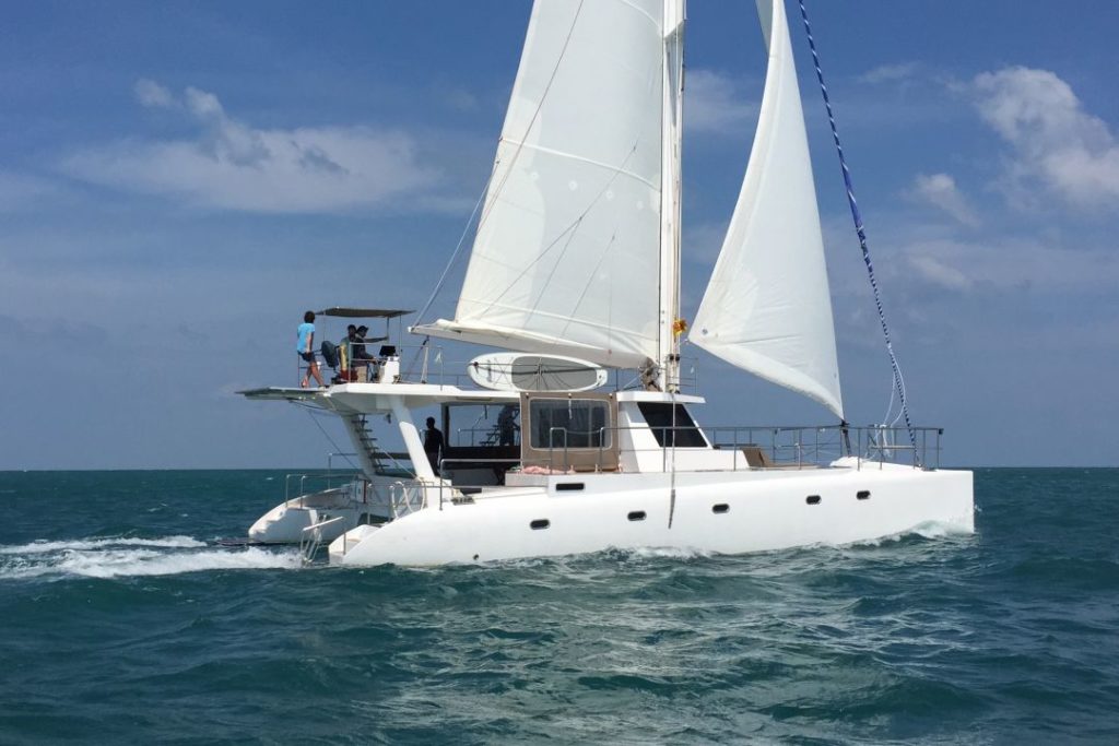 trincomalee whale watching boat