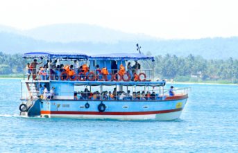 mirissa whale watching boat