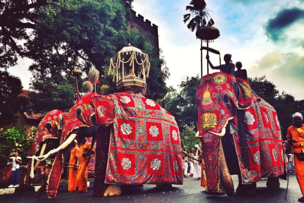 kandy esala perahera